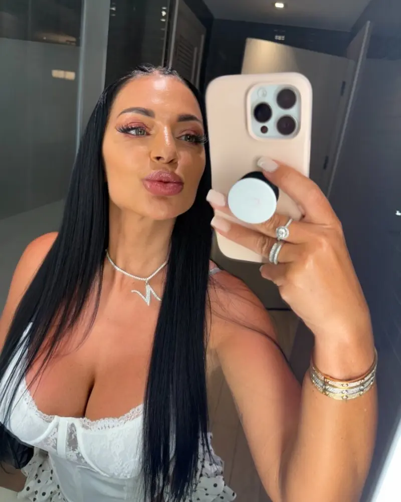 2zoleqw0xf (25) female from GB - sexting partner