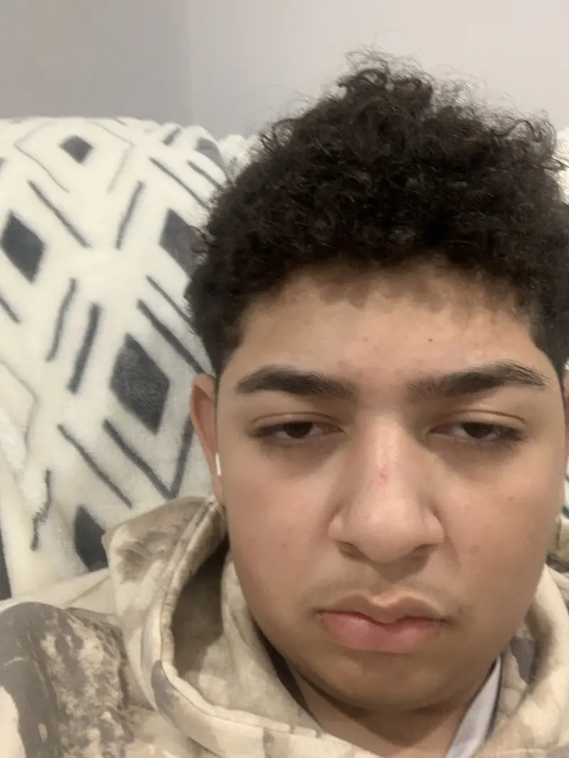 6844nicolas (18) male from US - sexting partner