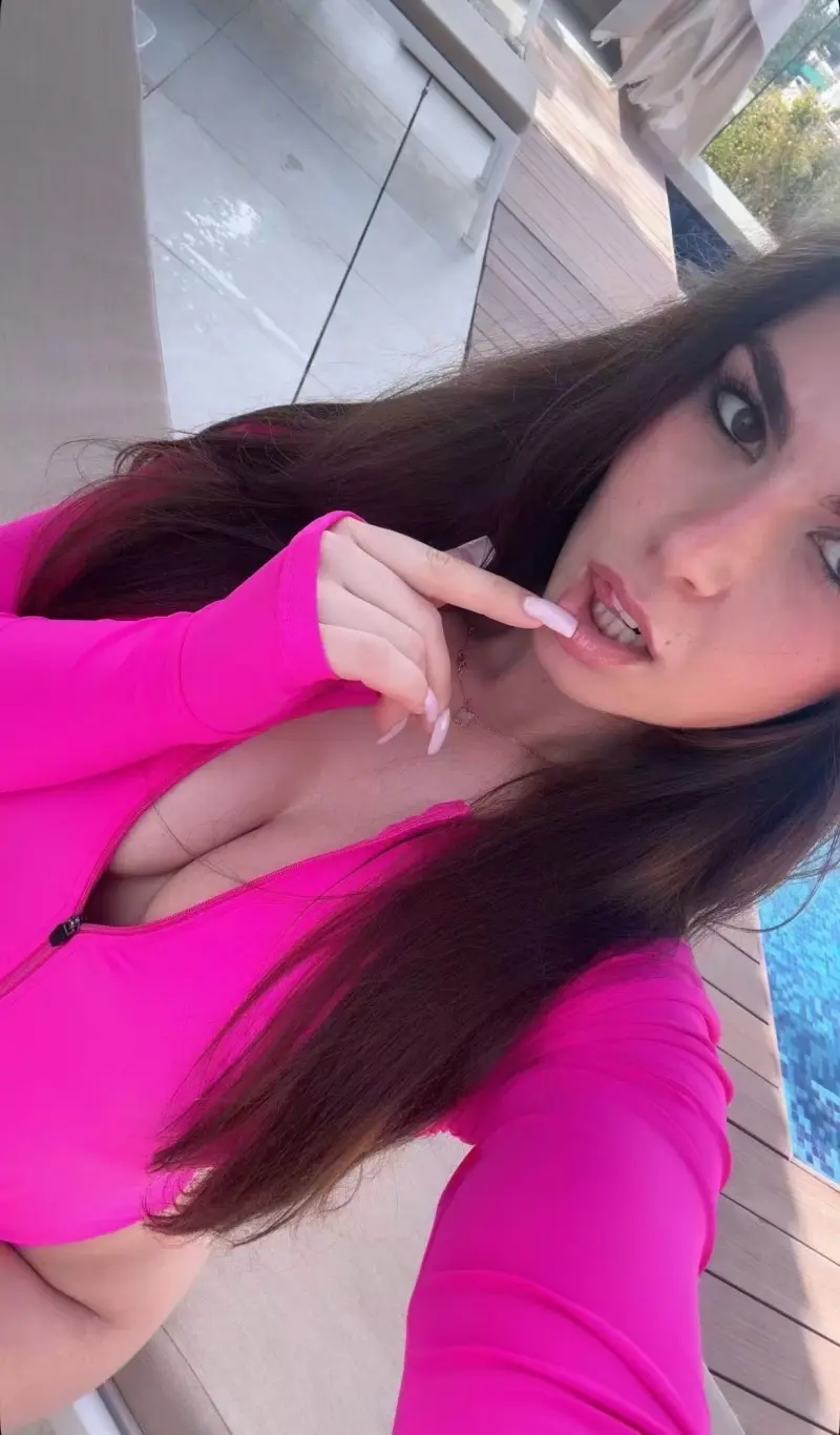 AF00001 (18) female from US - sexting partner