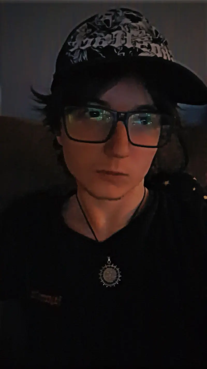 Ace_likes_rock (18) male from US - sexting partner