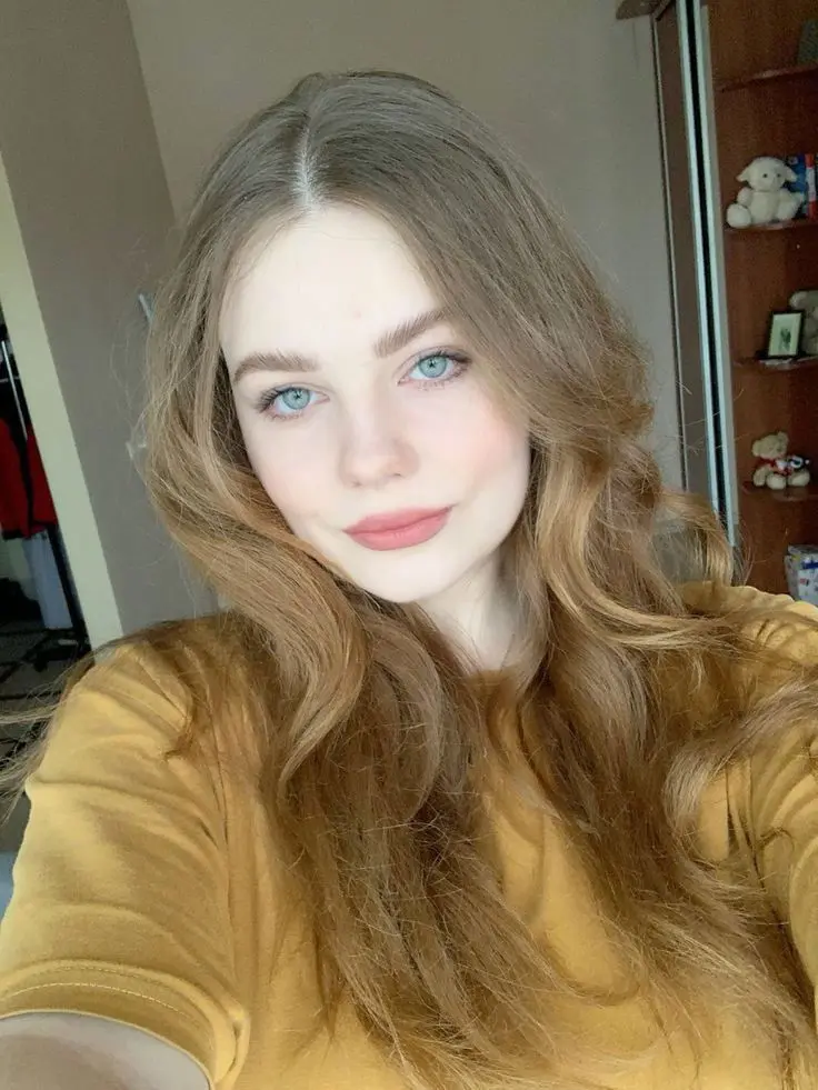 Adalyn21545 (18) female from FR - sexting partner