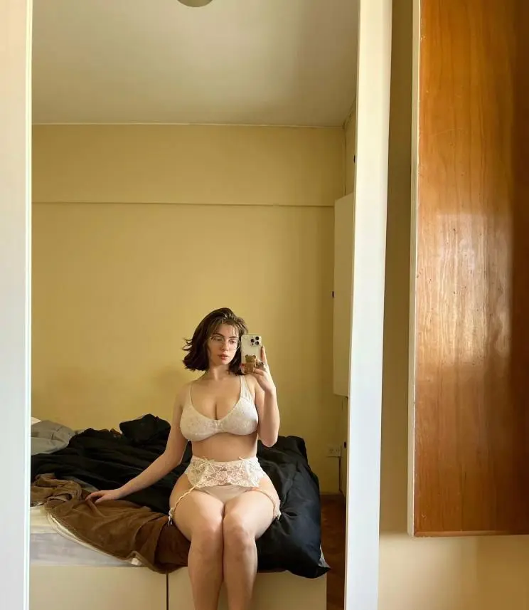 Ainsleyyqwpt64 (24) female from DE - sexting partner