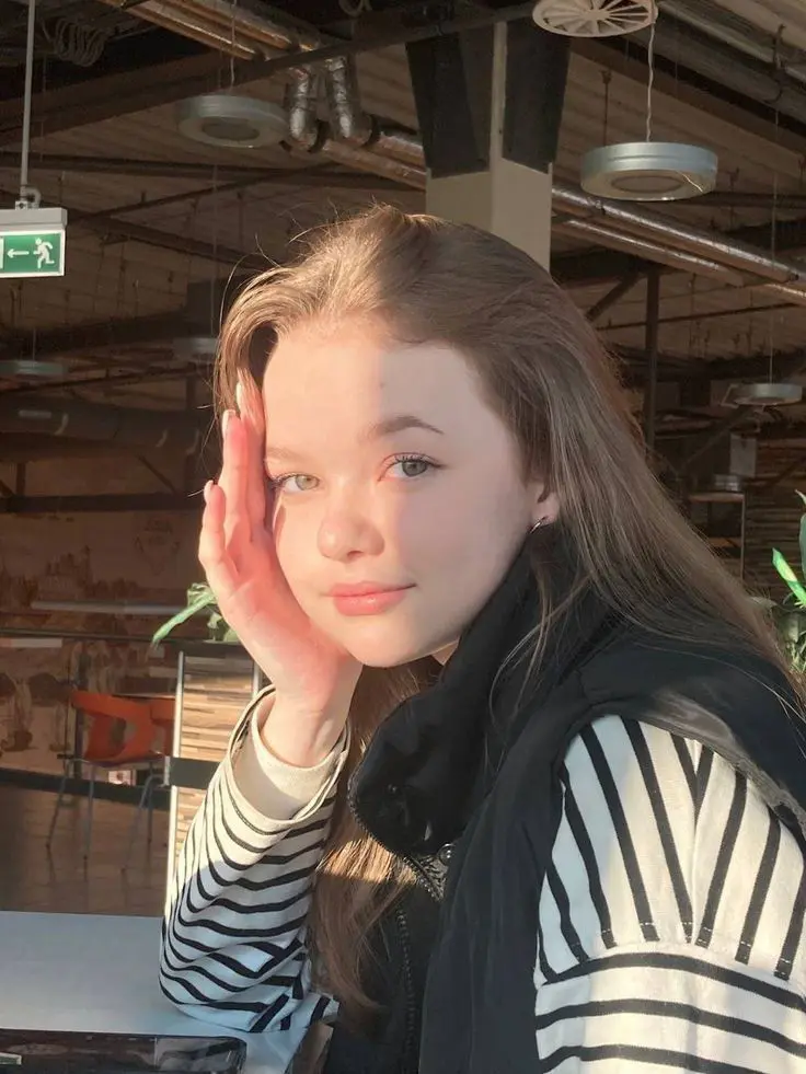 Aitana1848 (18) female from GB - sexting partner