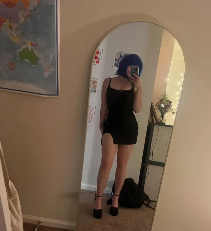 Akira785 (18) female from FR - sexting partner