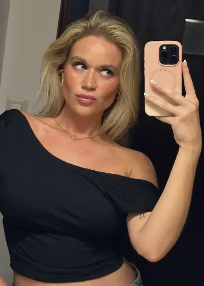 Alice2655666 (18) female from US - sexting partner