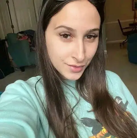 AliciaAlanna (18) female from GB - sexting partner