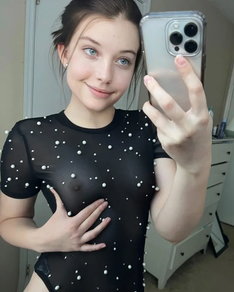 Alina46-o (18) female from US - sexting partner