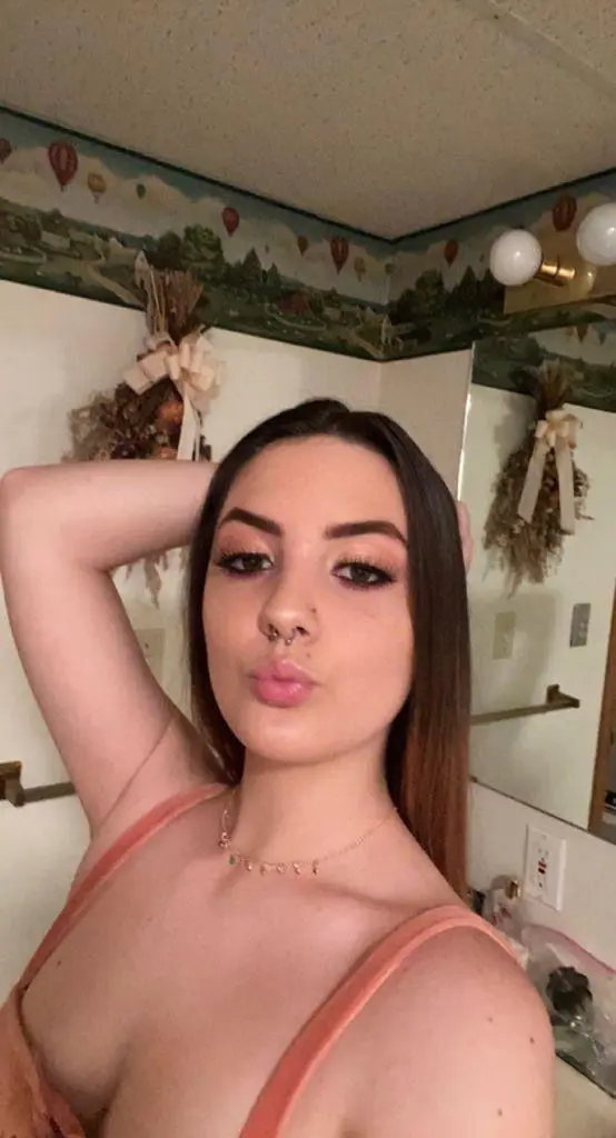 Amelia827289 (18) female from NL - sexting partner