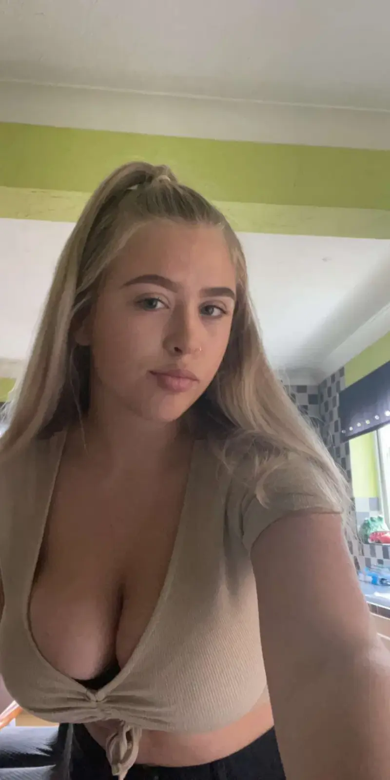 Amyra2478 (18) female from FI - sexting partner