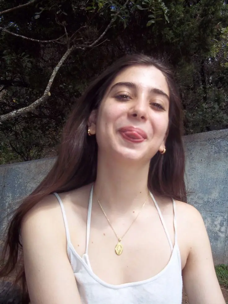 Angela2445 (18) female from FI - sexting partner