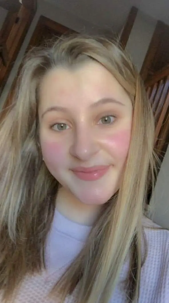 Antonella0888 (18) female from DE - sexting partner