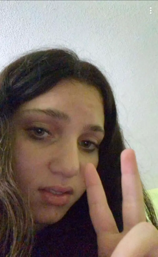 Ashleykiop (20) female from GB - sexting partner