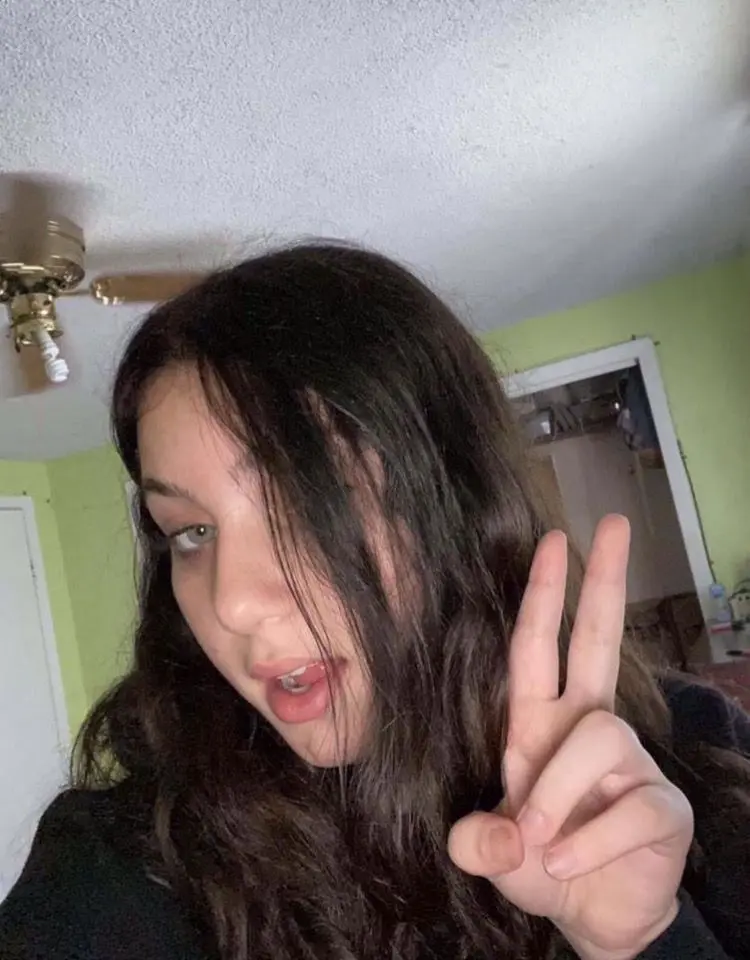 Ashleyyyyyy (23) female from GB - sexting partner