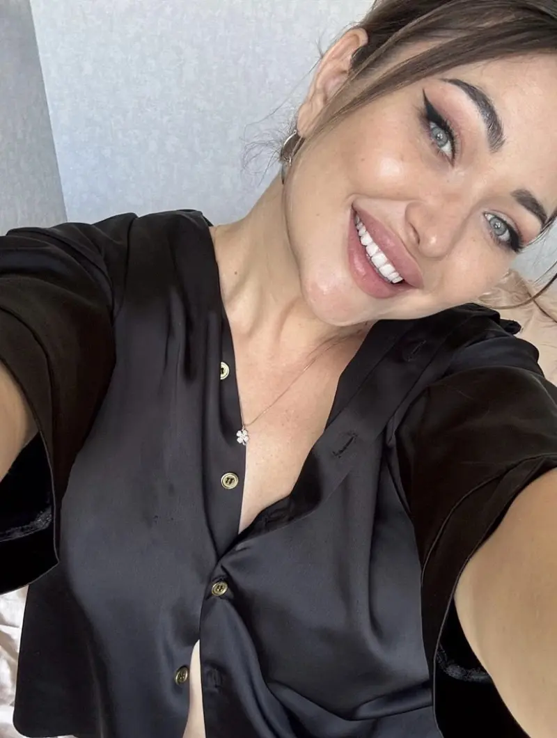 Aura1323 (18) female from US - sexting partner