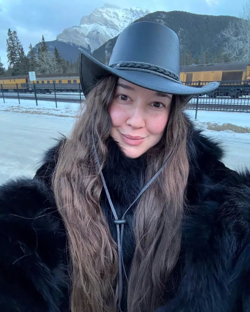 Aurora1854 (18) female from GB - sexting partner