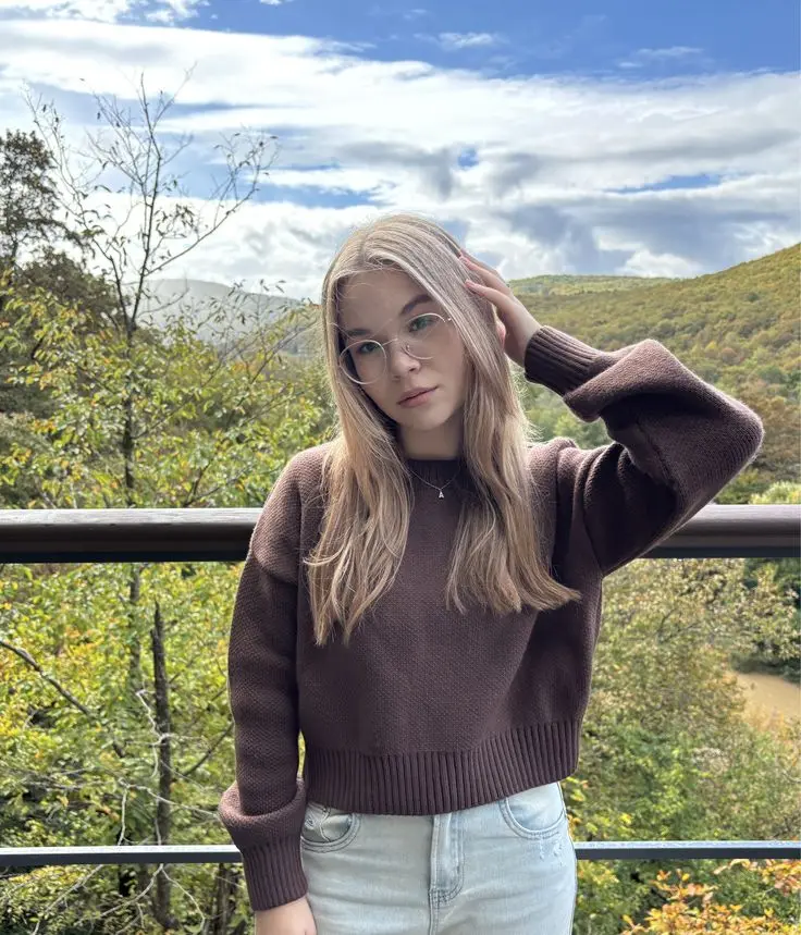 Autumn23666 (18) female from GB - sexting partner