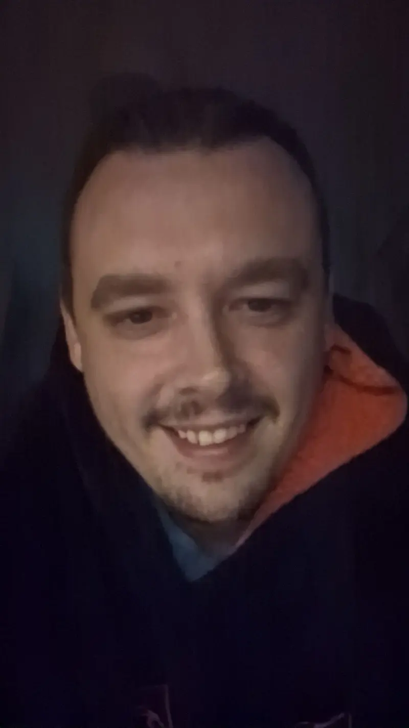 BLAK3YBLAKE (18) male from GB - sexting partner