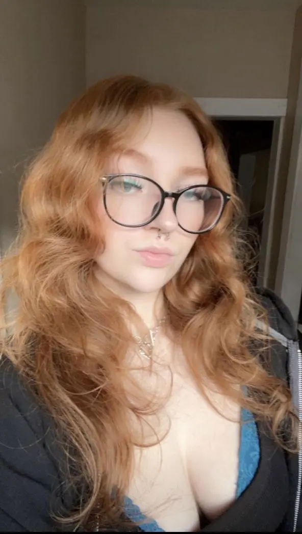 Baby5624 (18) female from US - sexting partner