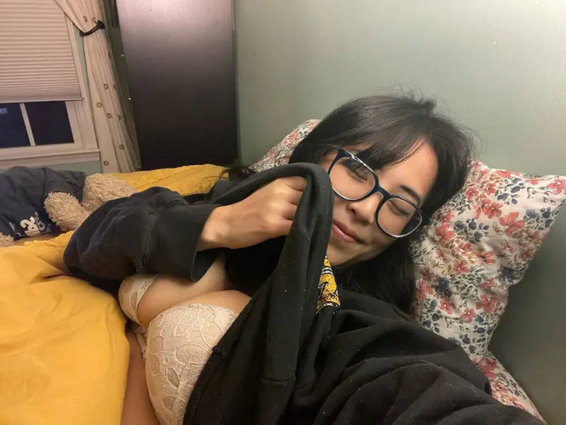 Bear (25) female from US - sexting partner