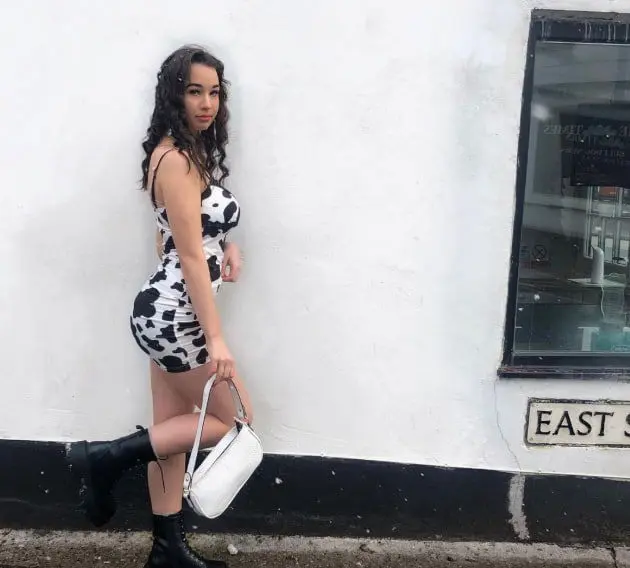 Belle77207 (18) female from FI - sexting partner