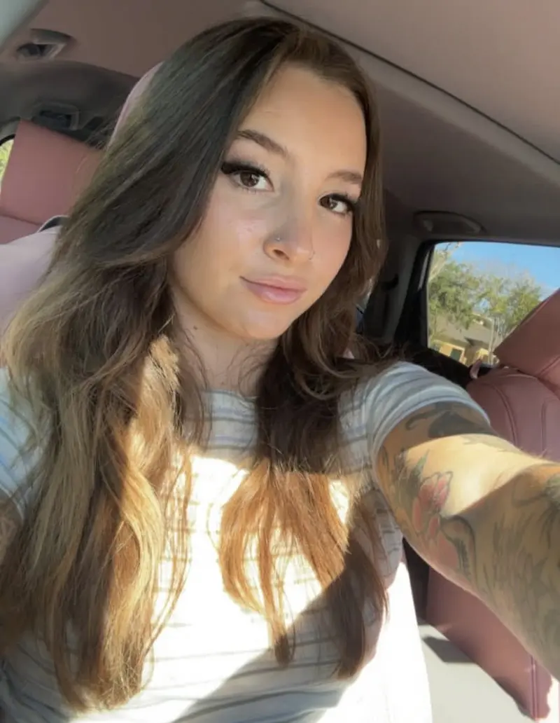 Betty55201 (18) female from US - sexting partner