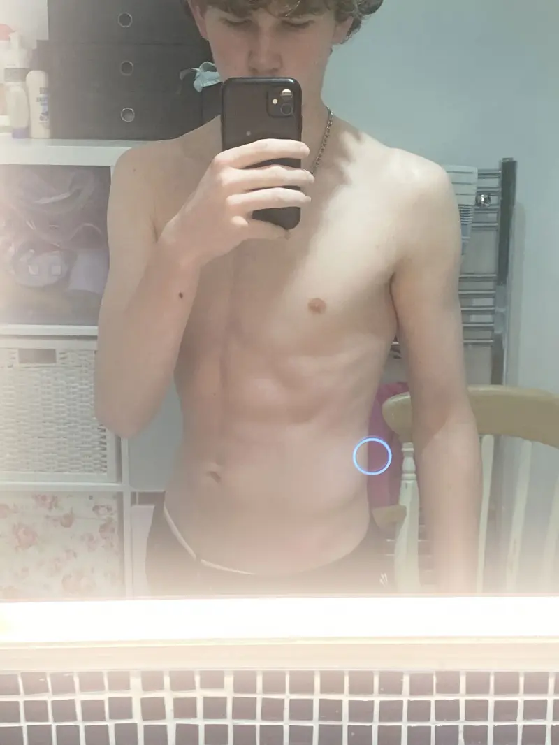 Bigcarrot (18) male from GB - sexting partner