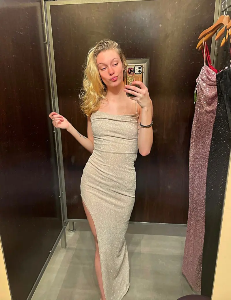 BrittanyOwen25 (18) female from US - sexting partner