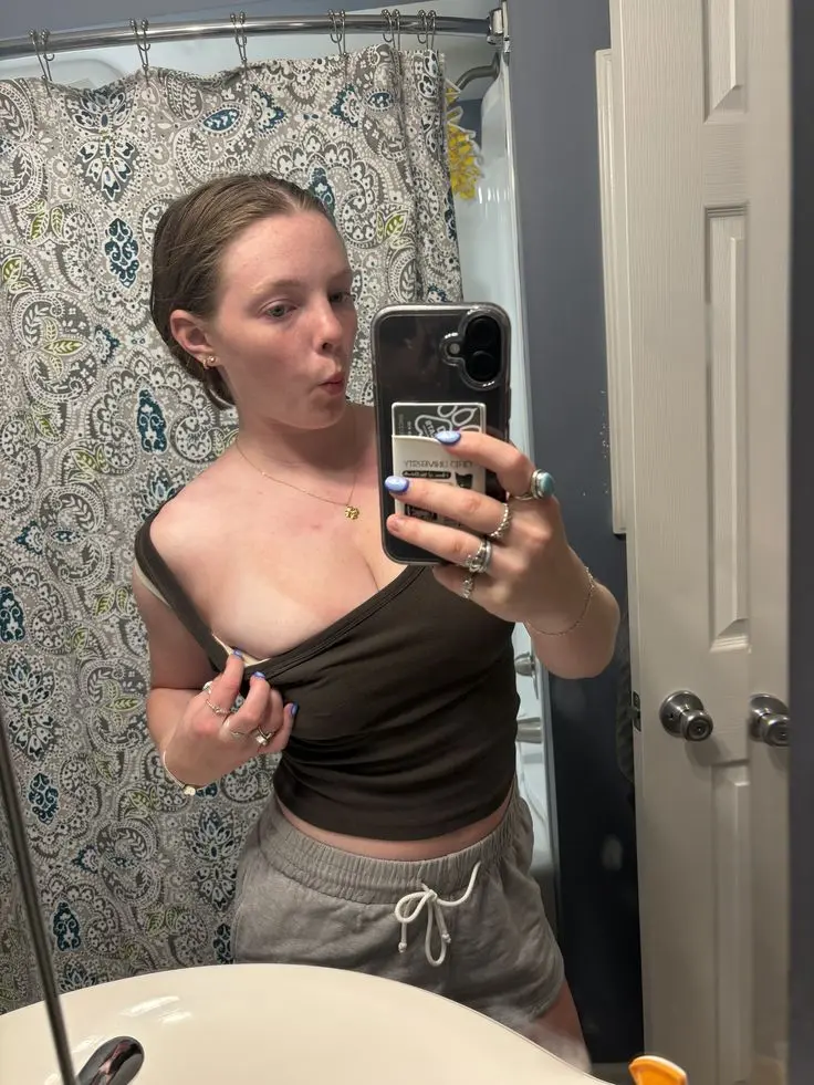 Brynn8786 (18) female from GB - sexting partner