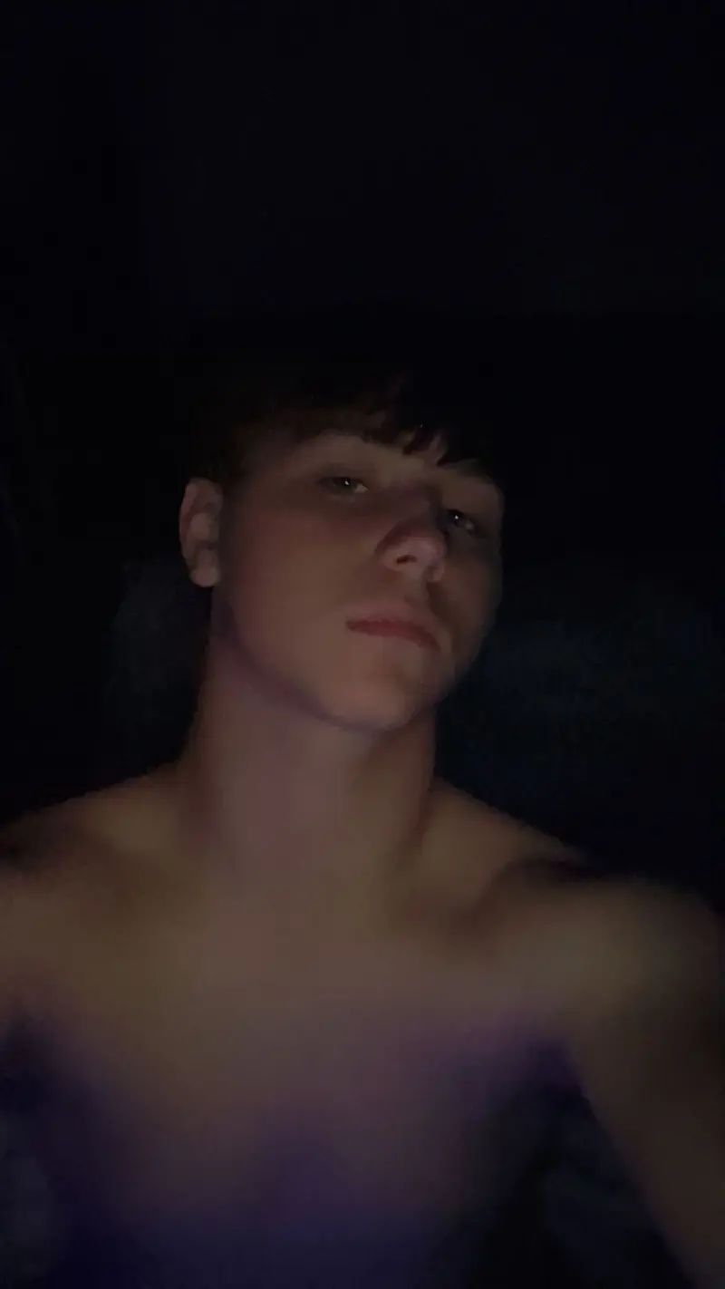 Caleb217 (18) male from US - sexting partner