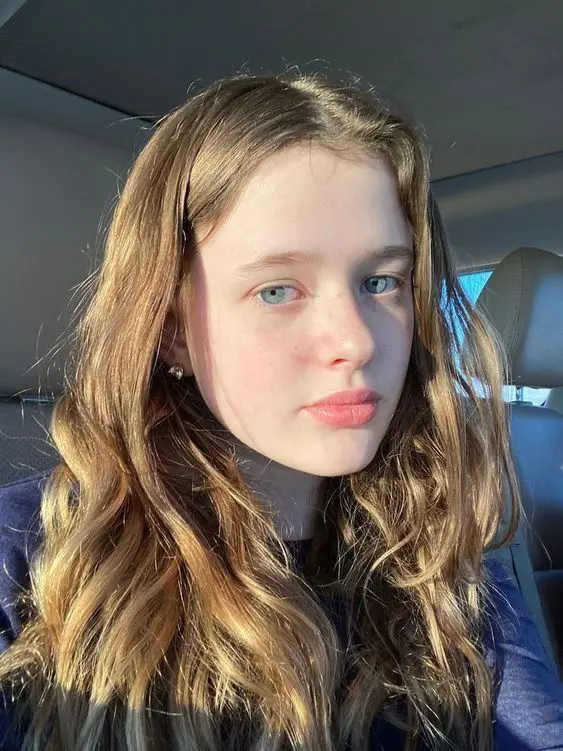 Camille2507777 (18) female from CZ - sexting partner