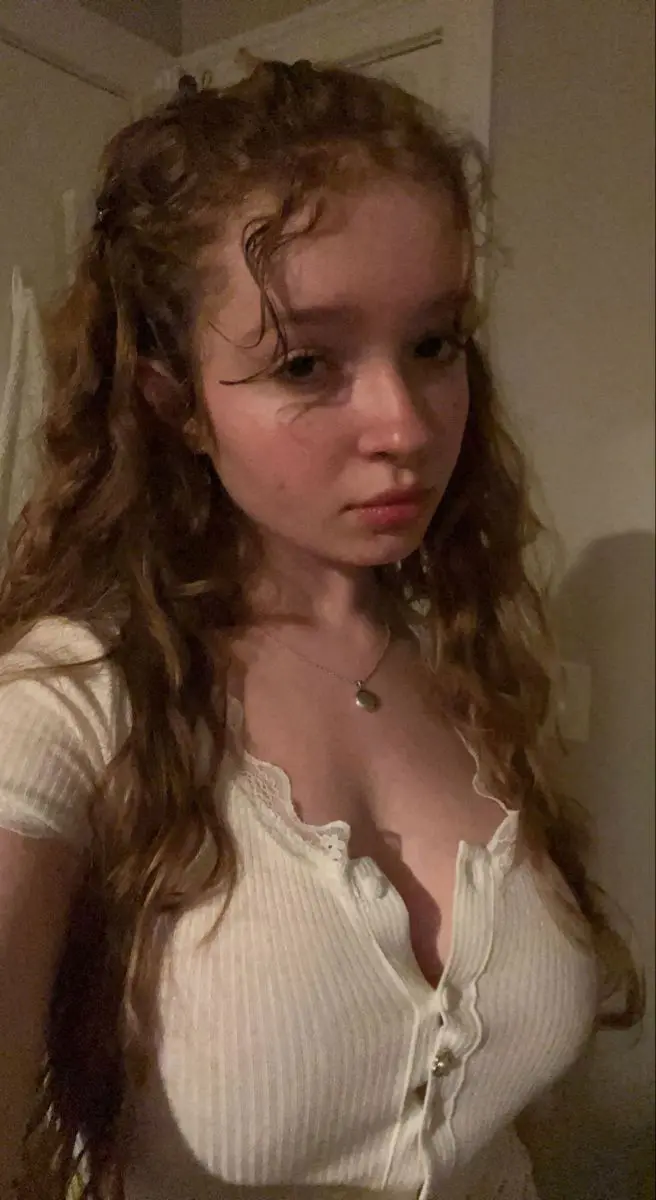 Camille78580 (18) female from DE - sexting partner