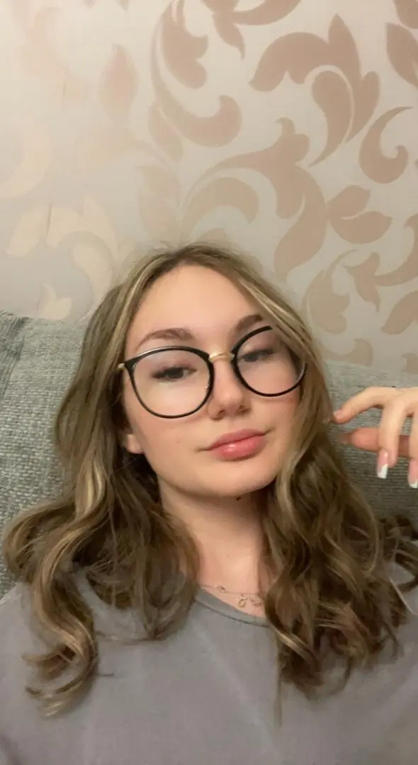 Carly3333 (28) female from US - sexting partner