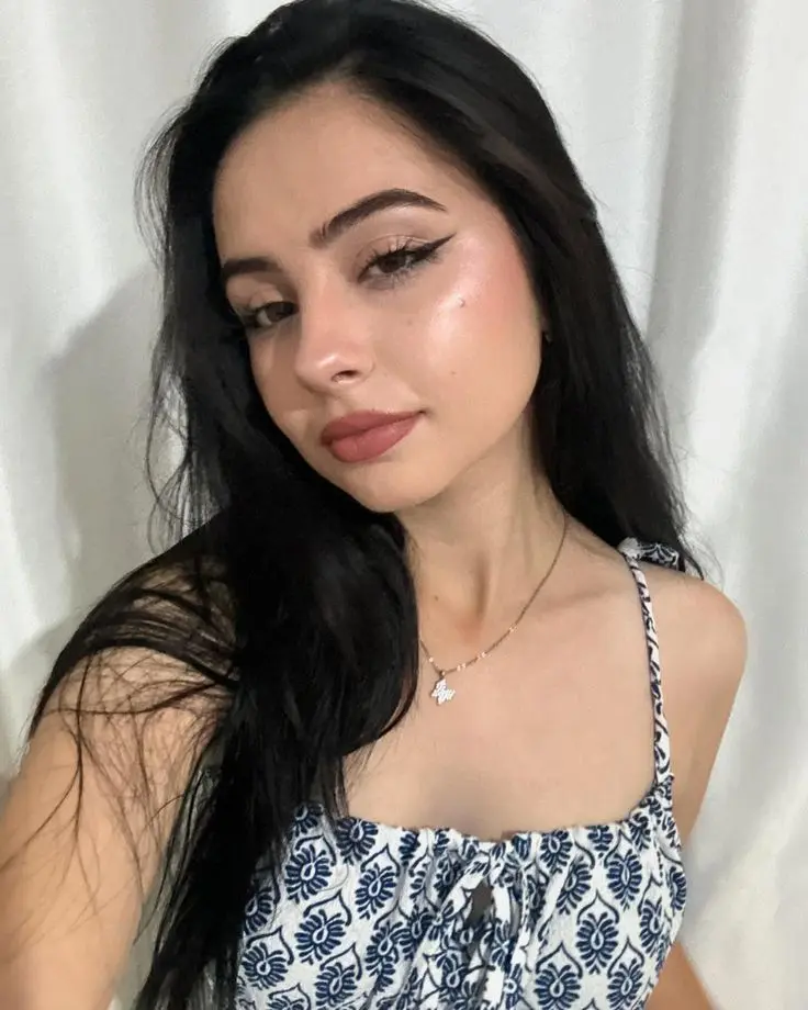 Carolyn18 (18) female from US - sexting partner