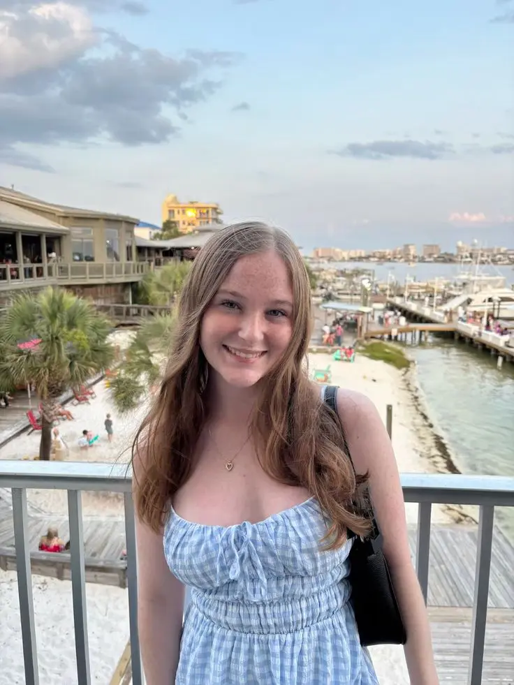 Celine07779 (18) female from US - sexting partner