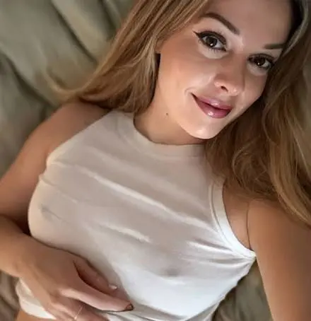 Cheryl0100 (18) female from US - sexting partner