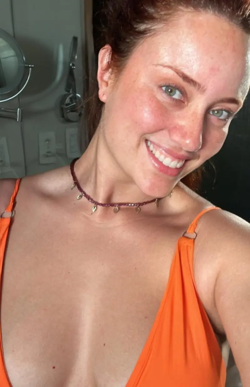 ChristinaHayes09 (18) female from US - sexting partner