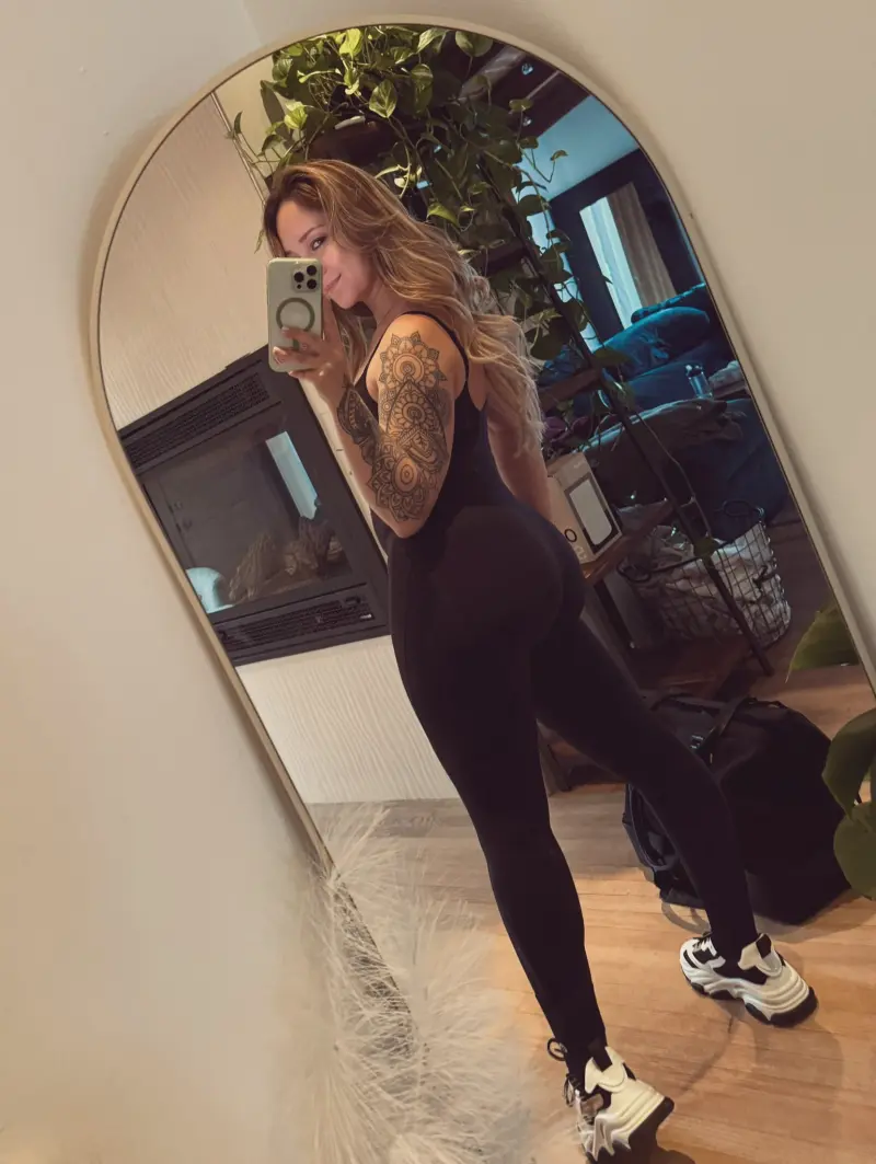 Christine76 (18) female from NZ - sexting partner