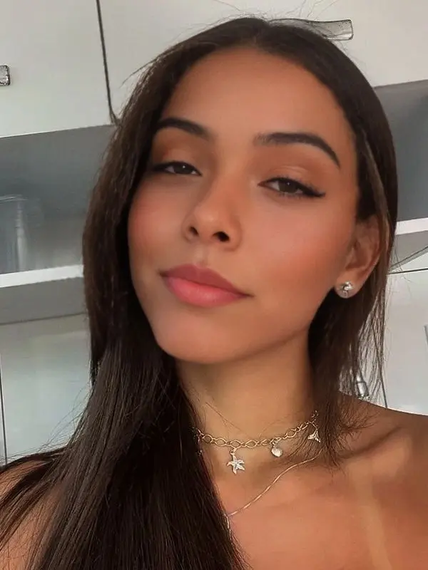 CrazyLisake (18) female from BE - sexting partner