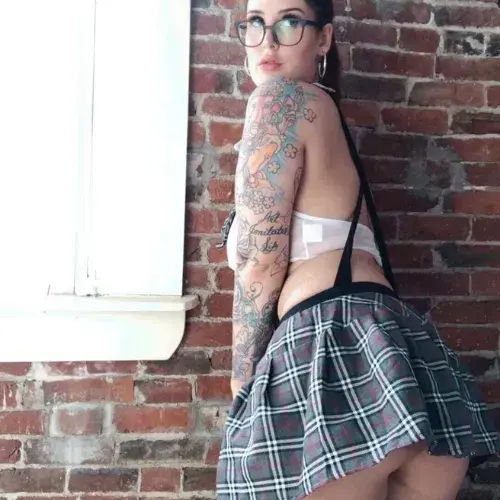 Cynthia64Alvarez (18) female from GB - sexting partner