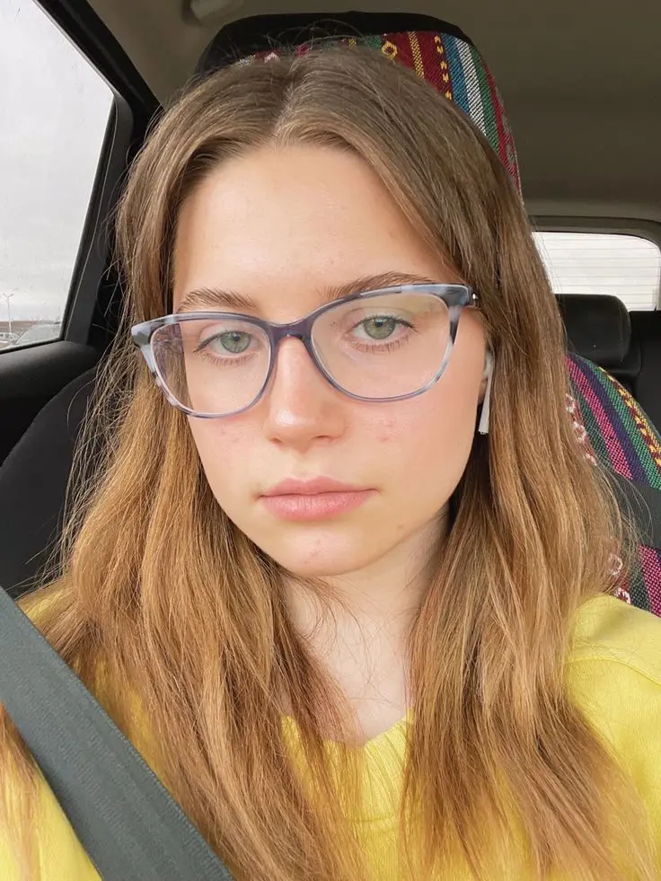 Dahlia200 (18) female from GB - sexting partner