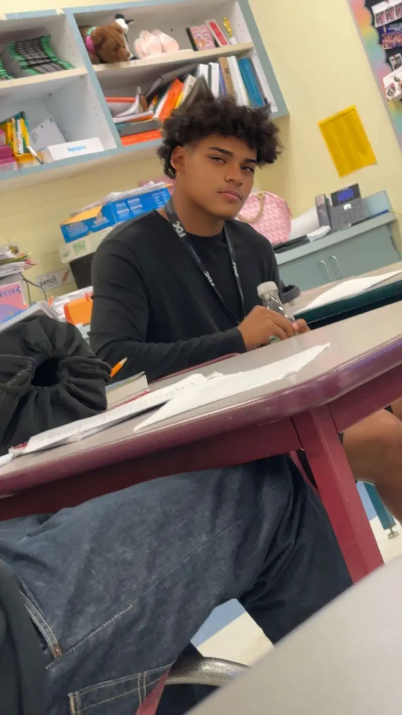 Damian-jm (18) male from US - sexting partner