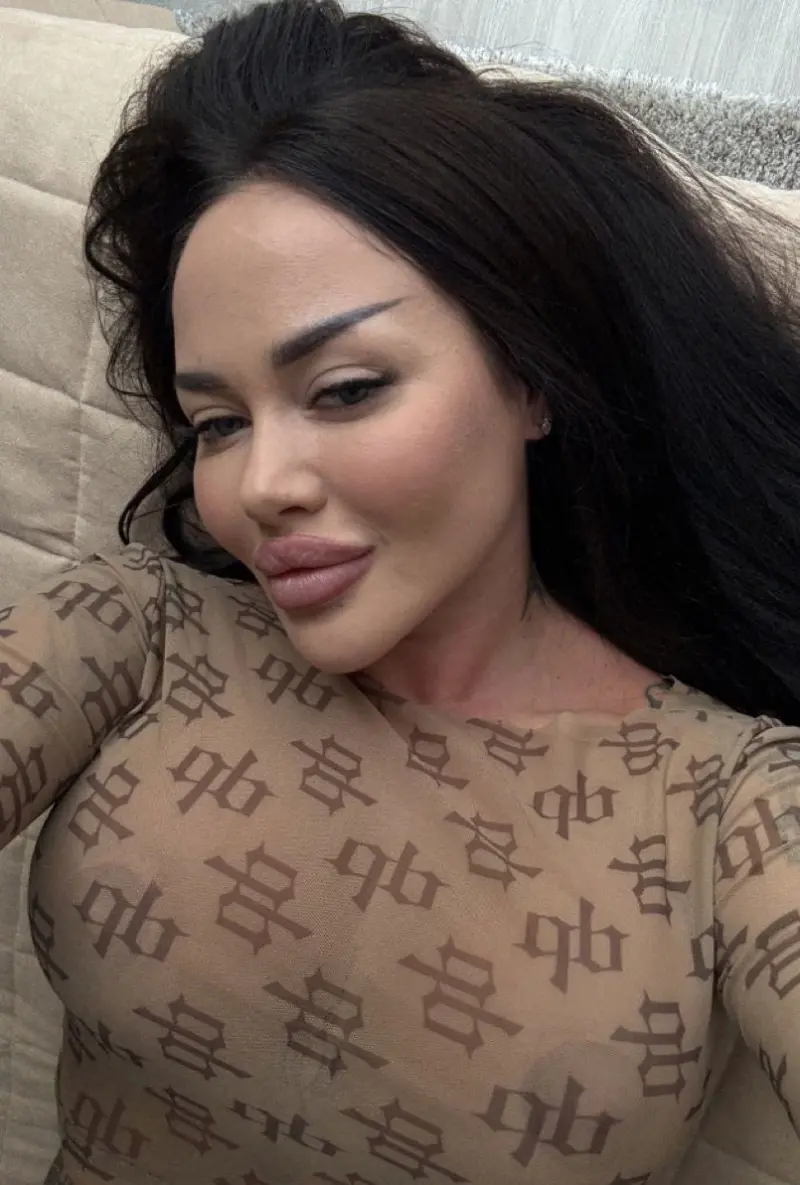 Deana_luv1266 (18) female from US - sexting partner