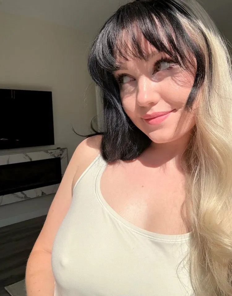 Dompe (18) female from AU - sexting partner