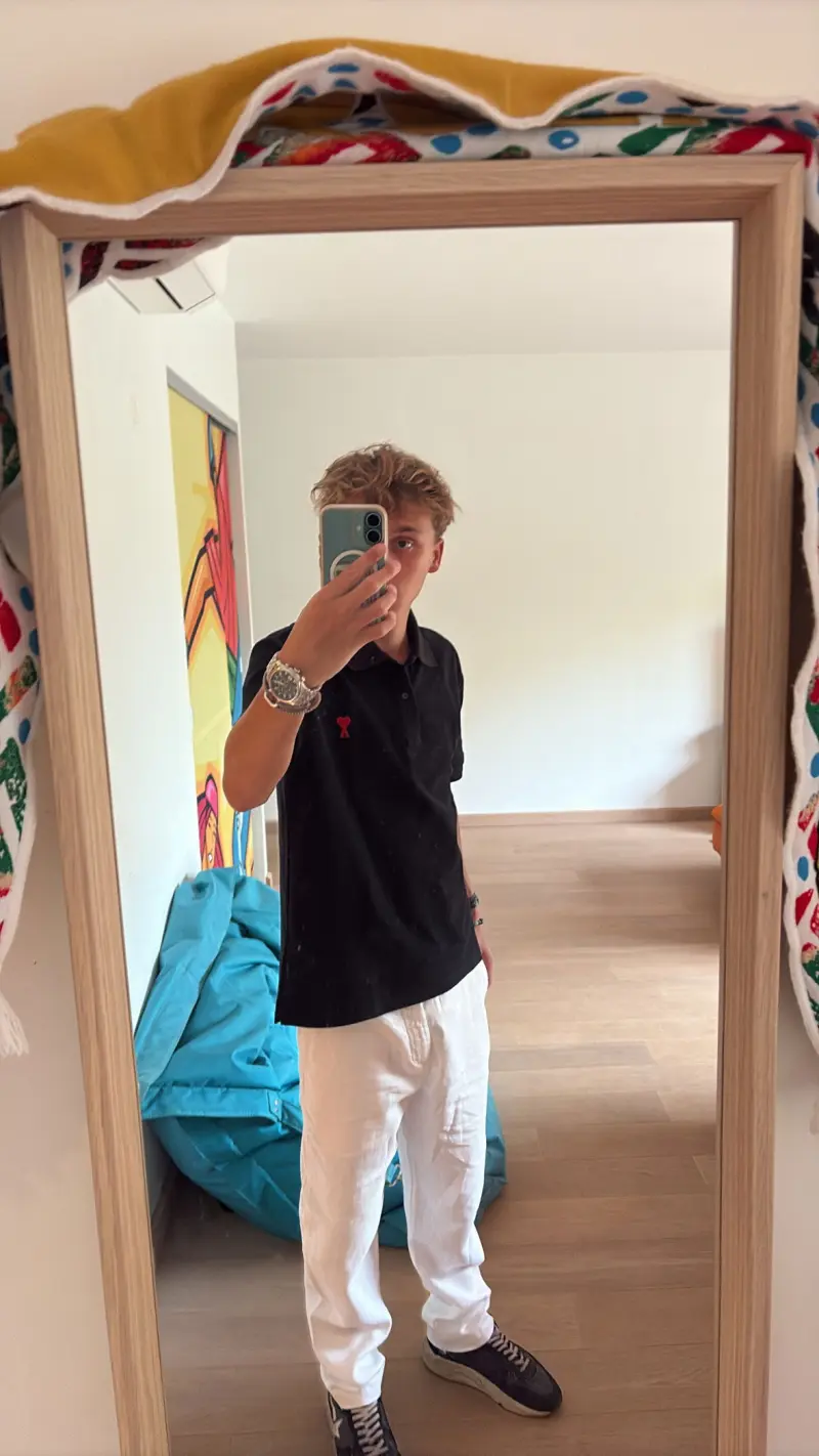 Doudou33 (18) male from FR - sexting partner