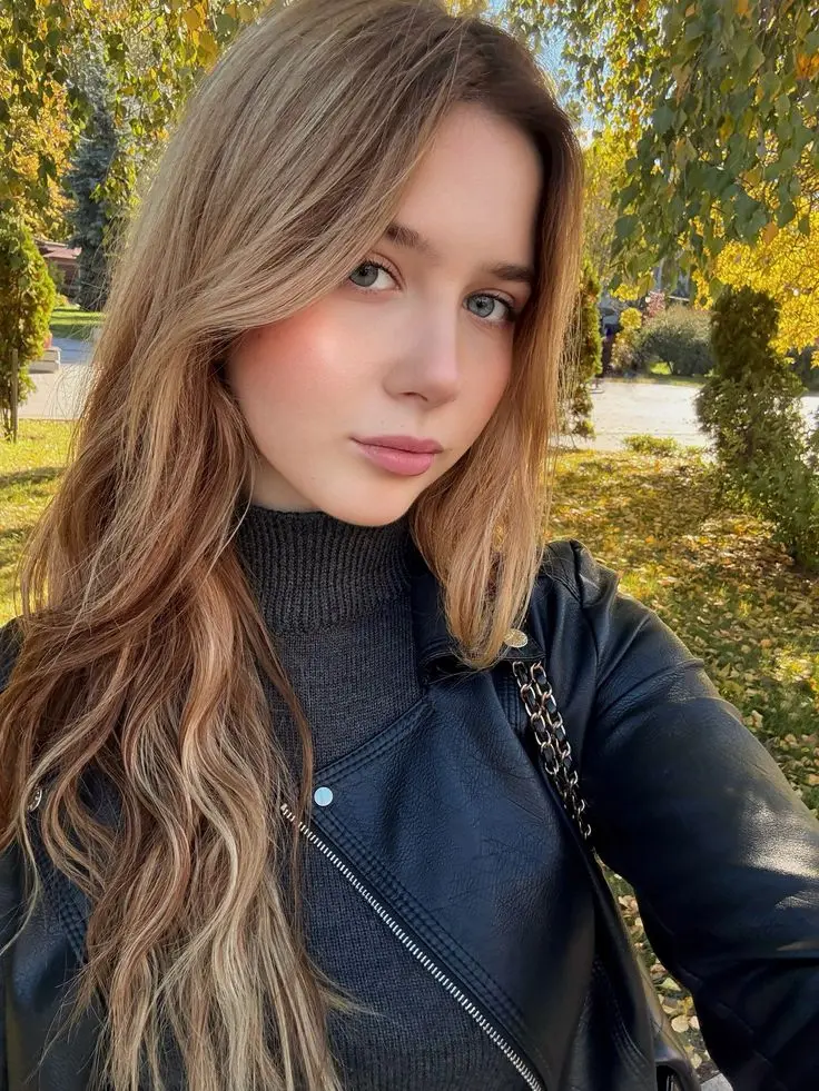 Eden2211 (18) female from US - sexting partner