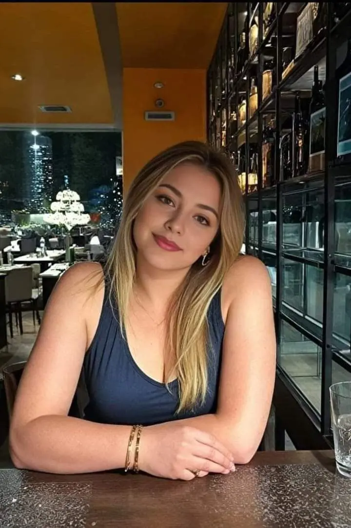 Elaine20 (18) female from GB - sexting partner