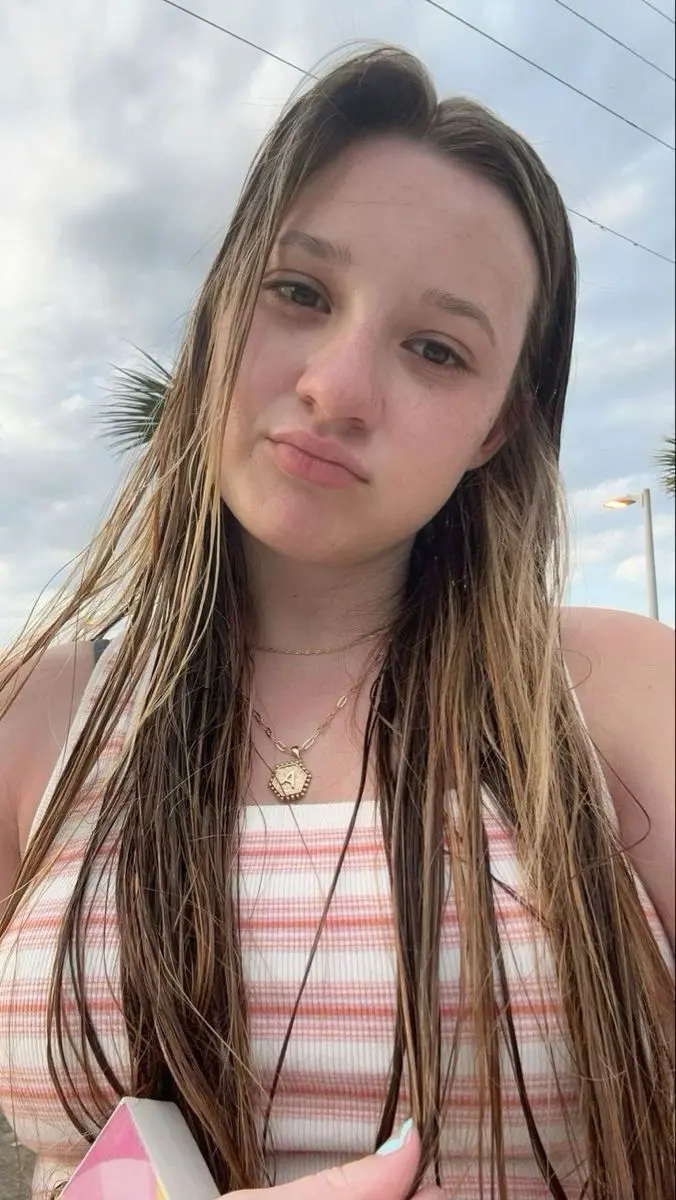 Elise015 (18) female from US - sexting partner