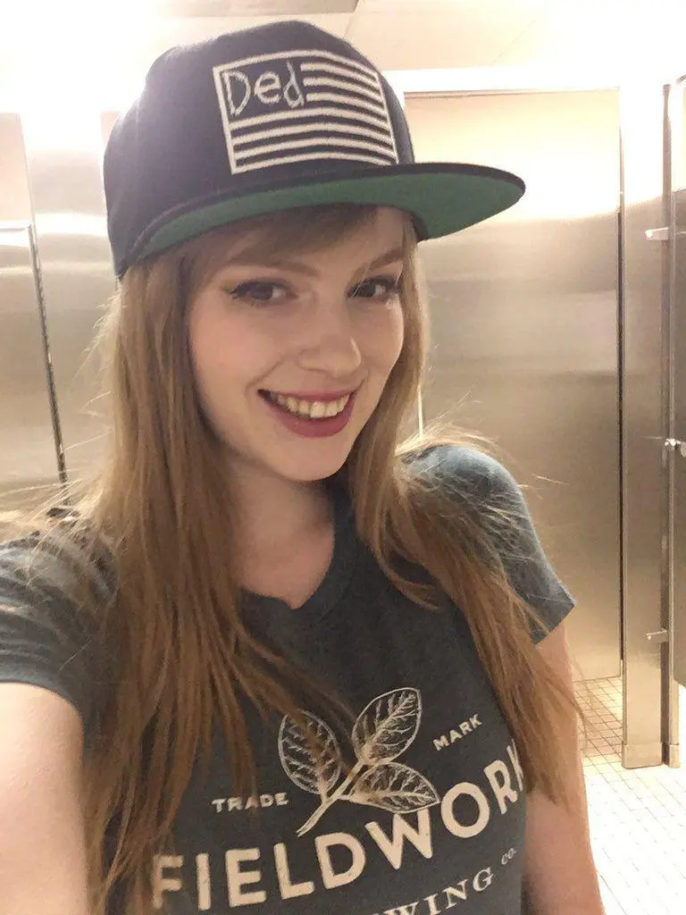 Elizabeth7709 (20) female from DE - sexting partner