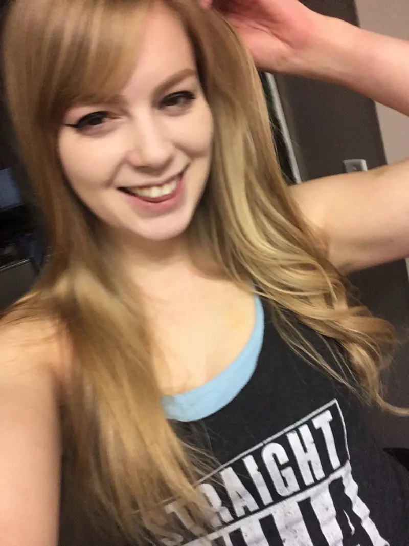 Elizabeth981 (20) female from GR - sexting partner