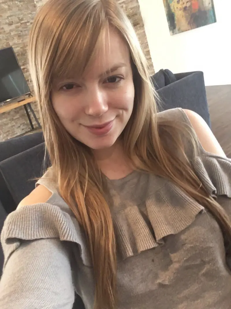 Elizabeth983 (21) female from FI - sexting partner